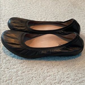 ABEO black ballet flats